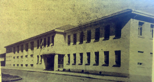 Edificio de la Escuela de Educación Técnica Nº1 (Ex Escuela Industrial), inaugurado el 22 de octubre de 1954. Por entonces, dicha escuela se denominaba "Presidente Juan Domingo Perón".