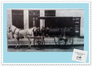 Primitiva ambulancia, impulsada por caballos (1910)