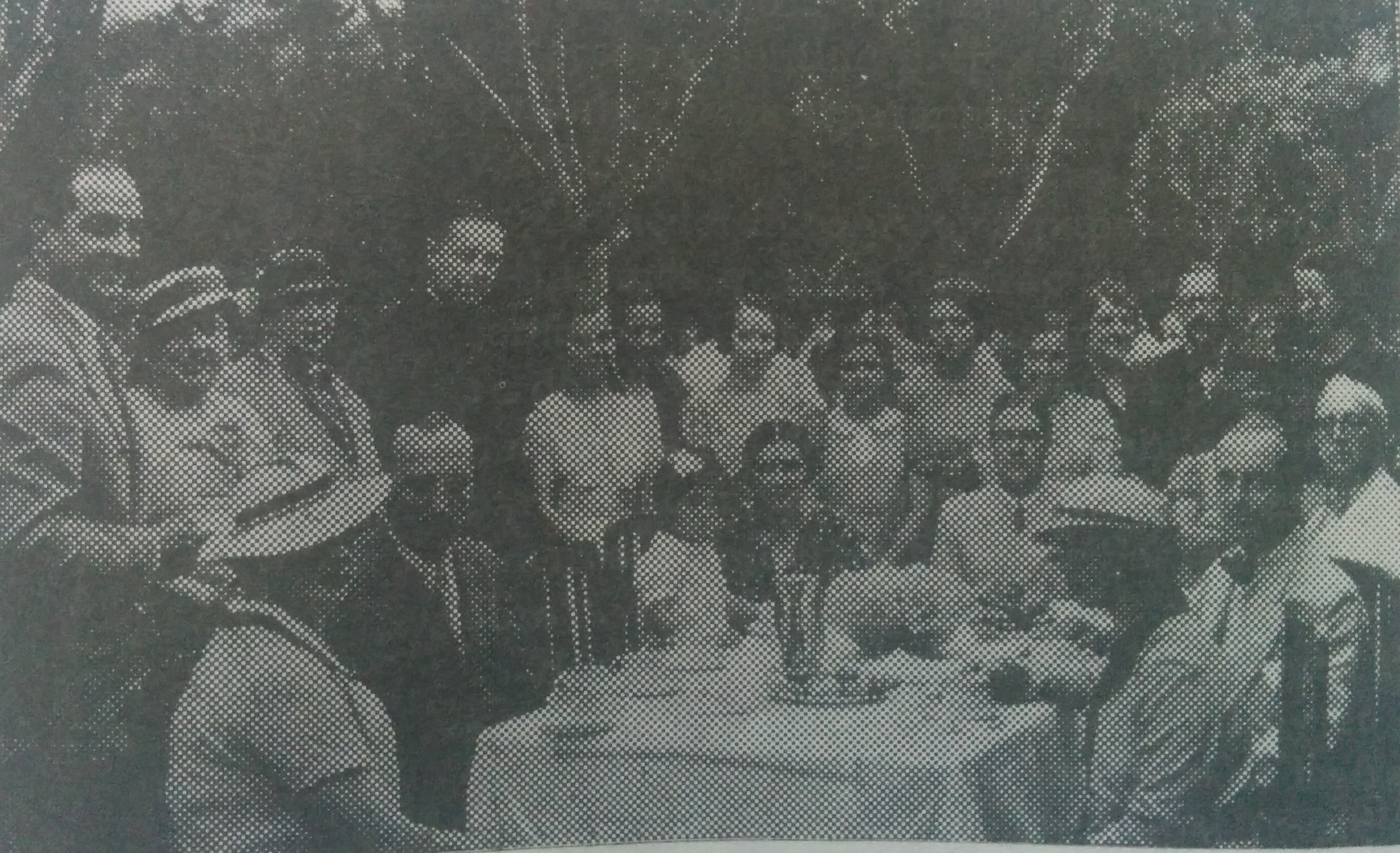 El padre Luis Ramón Conti, en un bautismo campestre, en la estancia "El Medano Blanco" (Año 1930)