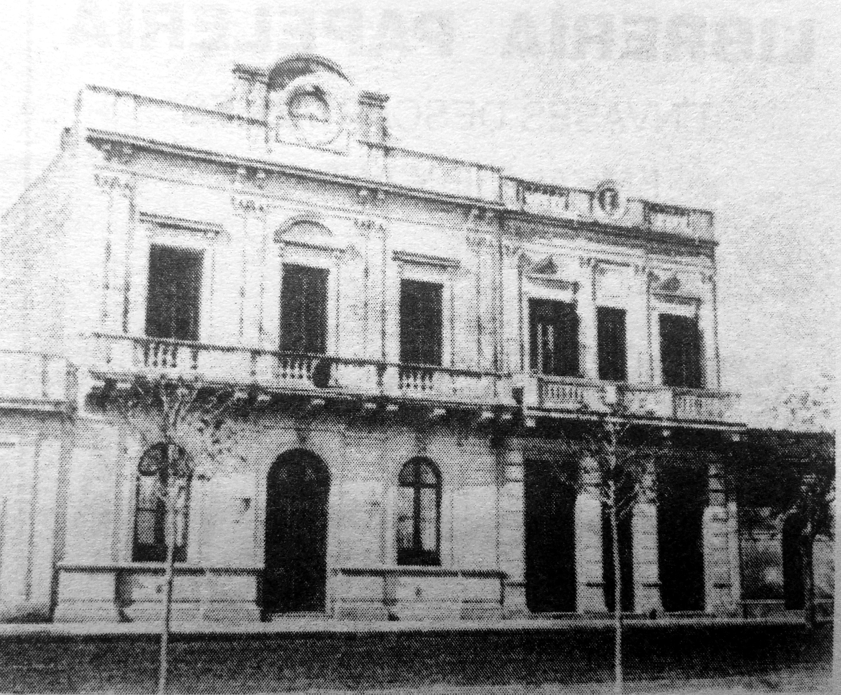 Antigua fachada de la Sociedad Francesa, fundada en 1865.