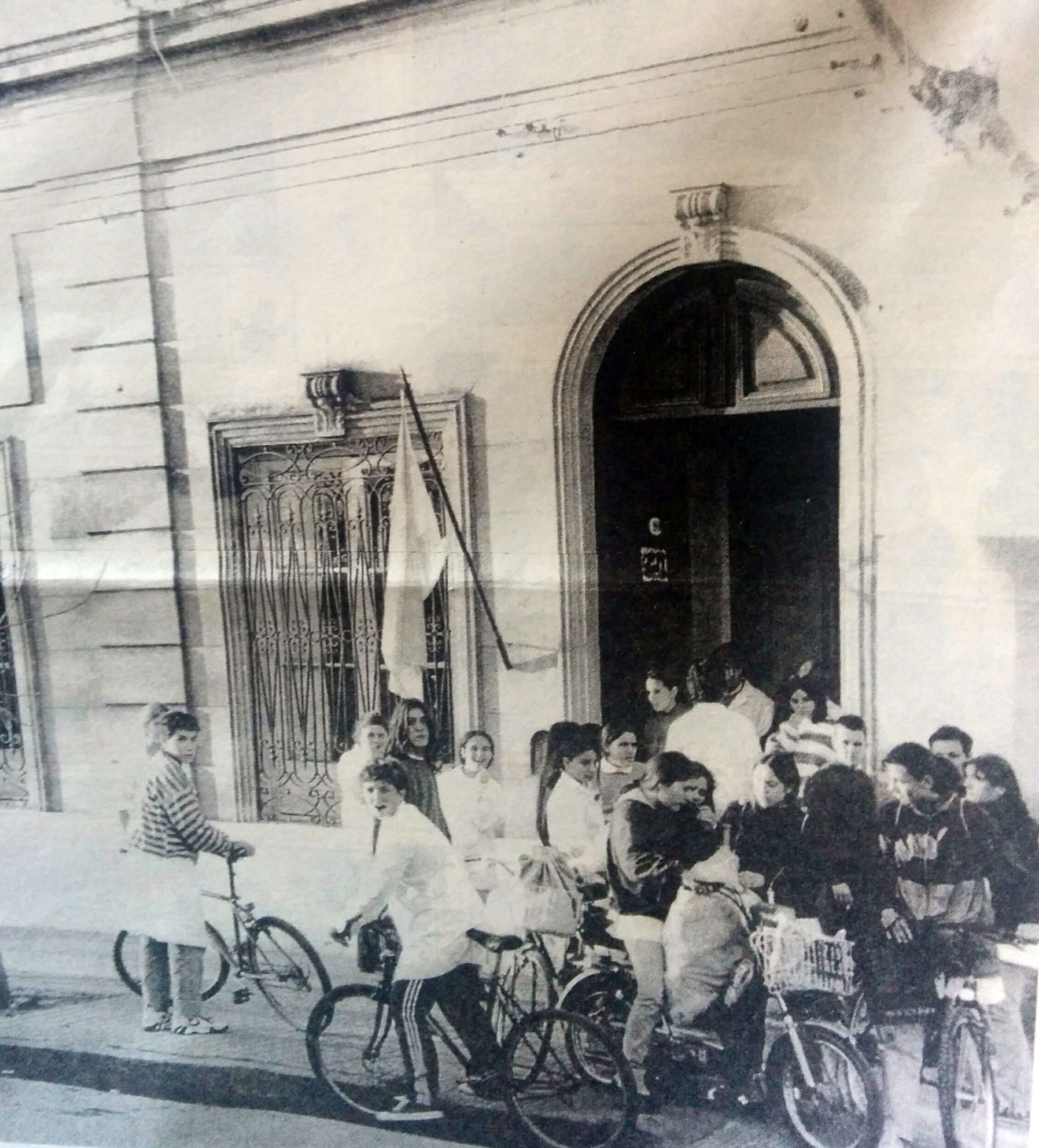 La Escuela Media Nº2, en su edificio de la calle 9 de Julio Nº 123.