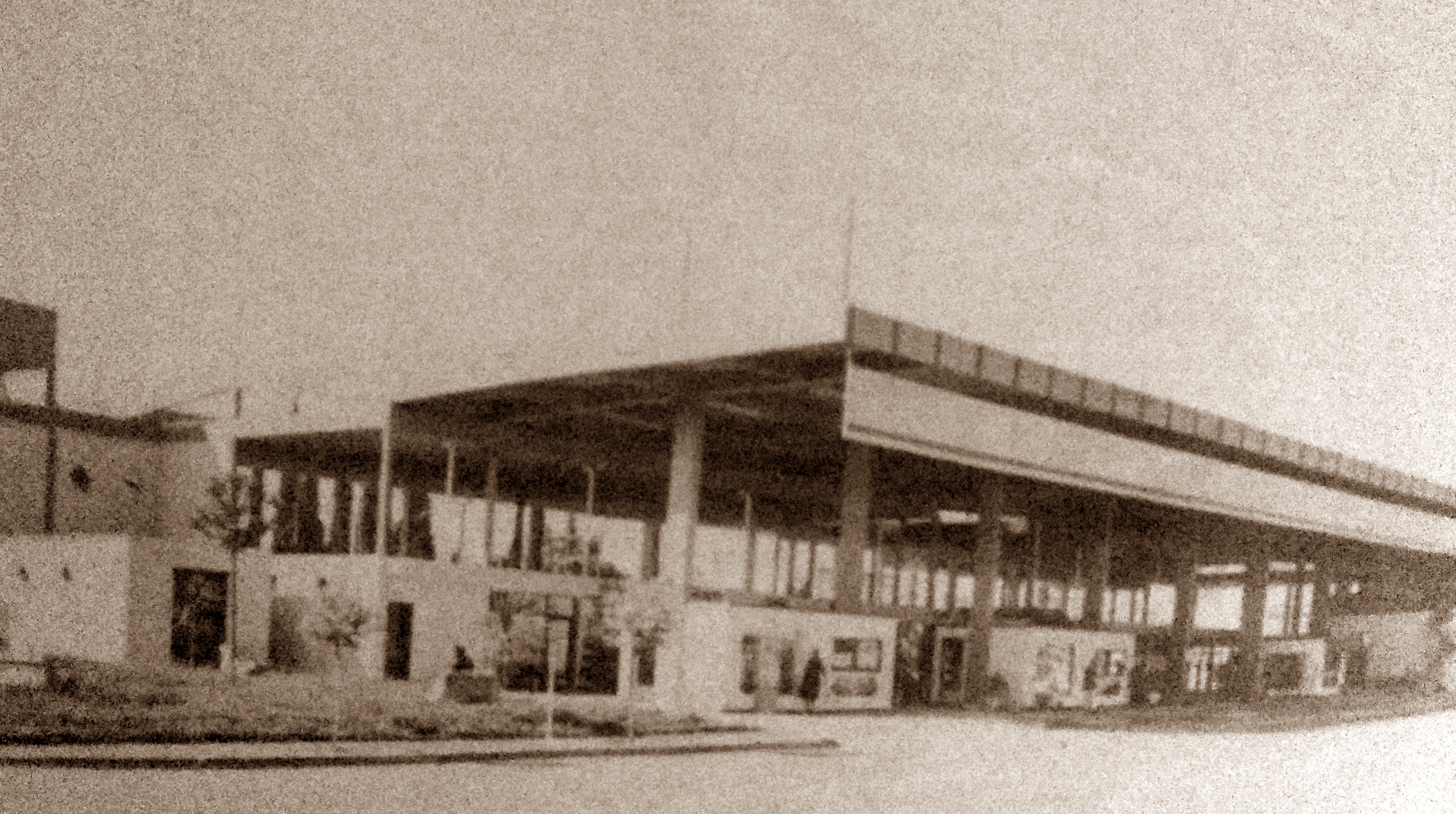 Postal fotográfica de la Terminal de Ómnibus de Chivilcoy.