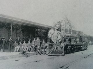 Jefes y personal del área de depósito de locomotoras, en el año 1918.
