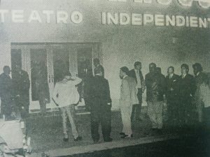 La noche de la inauguración de la sala, del teatro independiente "El Chasqui", en 1962.