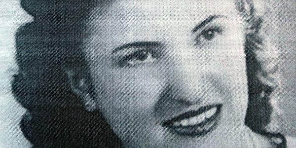 Fotografía juvenil de la Prof. Adelina E. Dematti de Alaye (1927-2016).