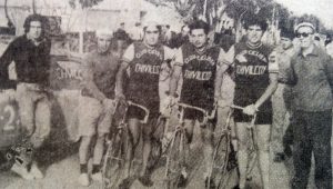 Delegación del Club Ciclista Chivilcoy, en Allen (Provincia de Río Negro), en 1971.