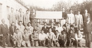 Los primeros bomberos voluntarios, en 1945, bajo el lema: "Abnegación, sacrificio, desinterés"