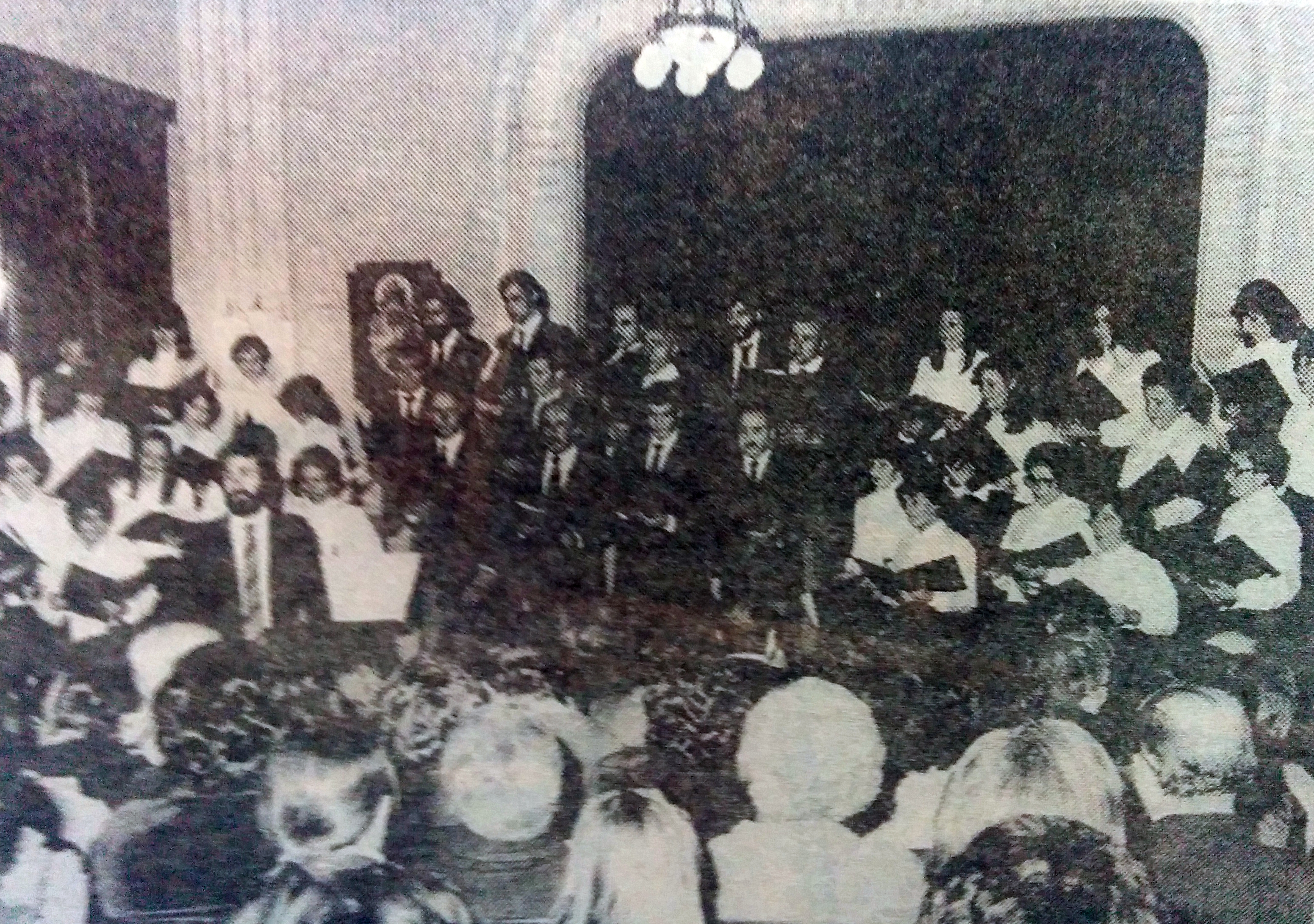 Debut del Coro Polifónico Municipal, en la Escuela Normal, el 6 de junio de 1981, bajo la dirección del Prof. Daniel Riviere.