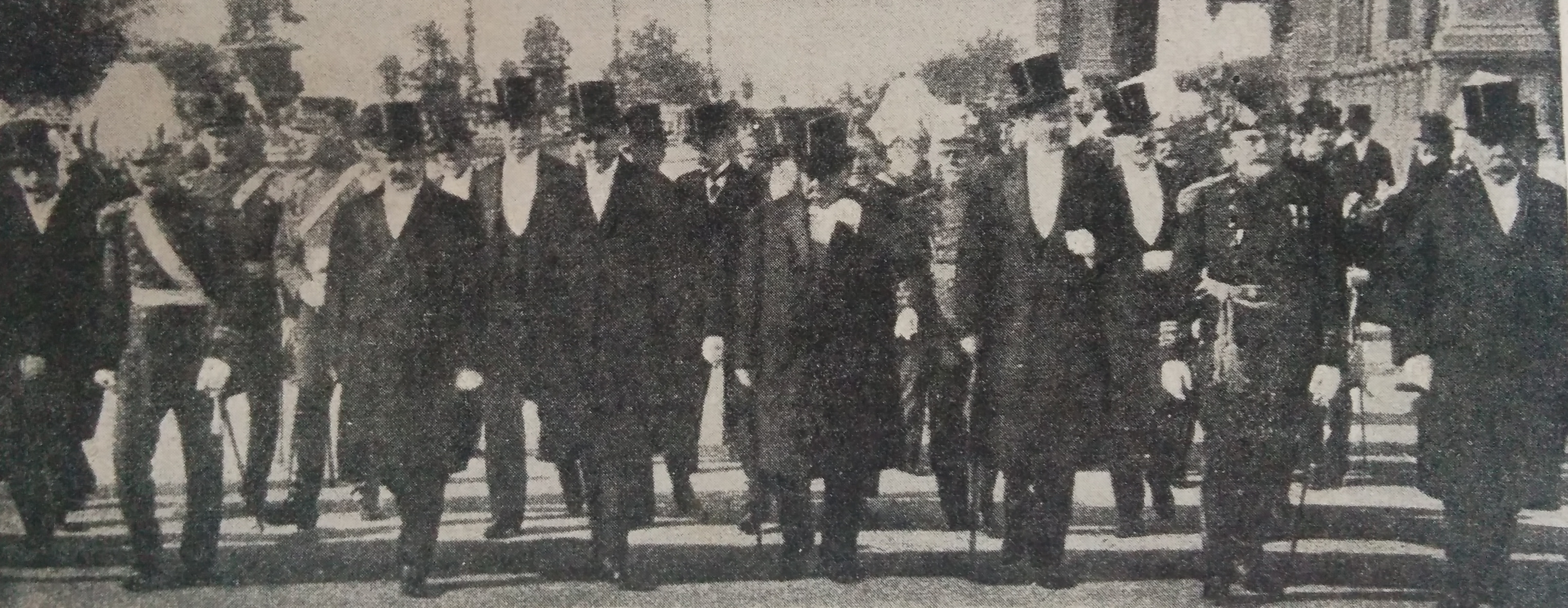 La celebración del 9 de Julio de 1916, en Buenos Aires, encabezada por el entonces presidente de la Nación Dr. Victorino de la Plaza, y miembros de su gabinete ministerial.