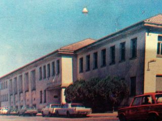 Escuela de Educación Técnica Nº 1 «Dr. Mariano Moreno», que se creó el 12 de mayo de 1910, como Escuela de Artes y Oficios, de la Nación, gracias a las importantes gestiones del Ingeniero Krause.