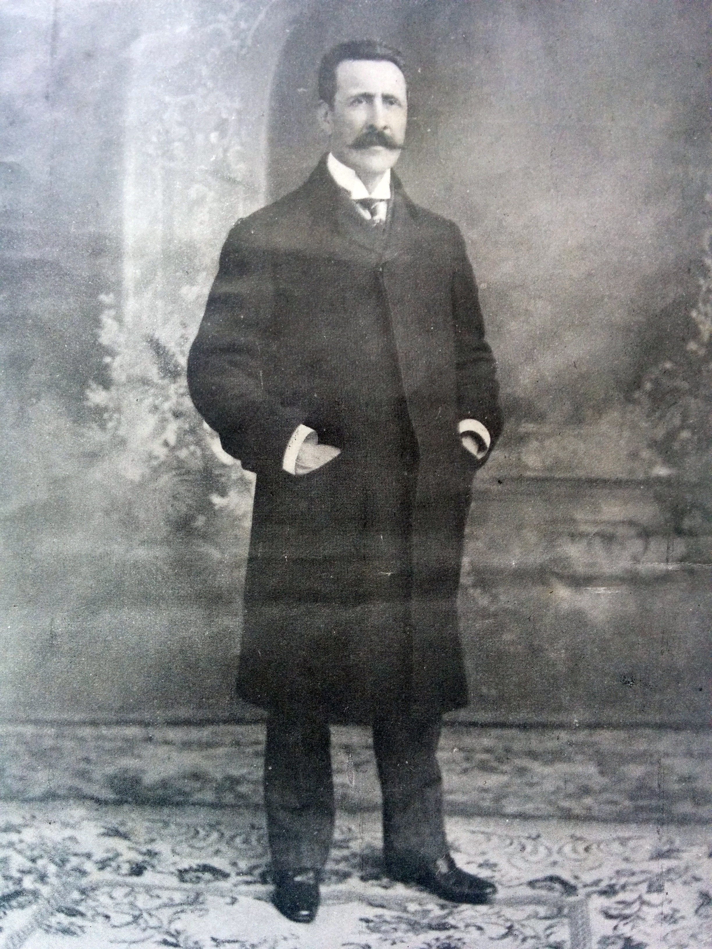 El dirigente político lugareño, Don Vicente Domingo Loveira, (1853-1933), ex intendente municipal, senador provincial y diputado nacional.