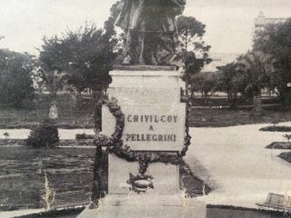 Monumento al Dr. Carlos Pellegrini, inaugurado en la Plaza 25 de mayo, el 11 de abril de 1909.