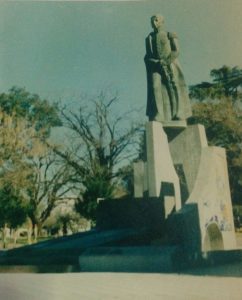 El monumento al general San Martín, en la plaza 25 de Mayo, inaugurado el 17 de agosto de 1979.