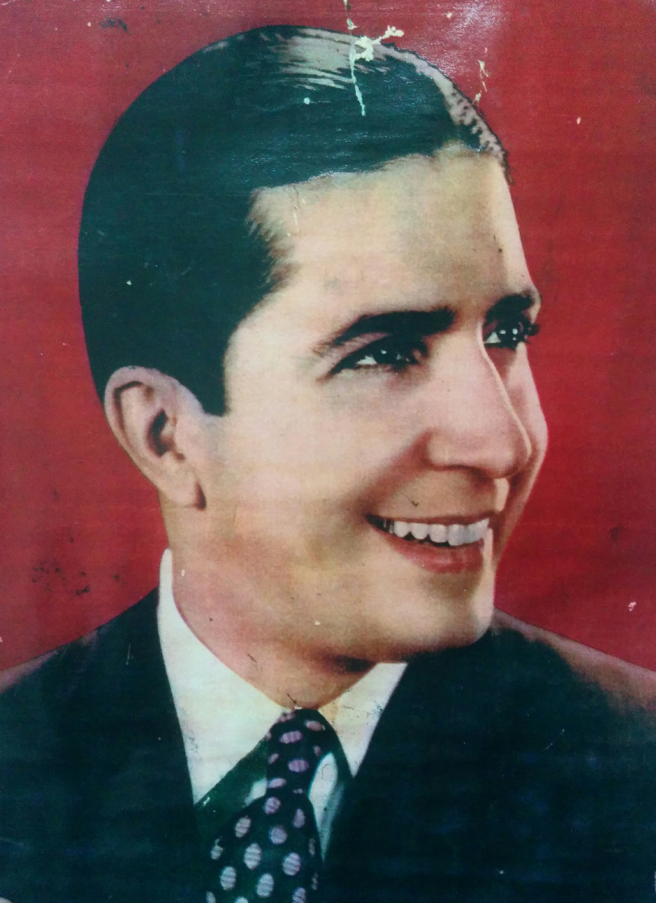 El gran intérprete del Tango, Carlos Gardel (1890-1935), quien visitó Chivilcoy, en cuatro oportunidades: La última, los días 5 y 6 de agosto de 1933.