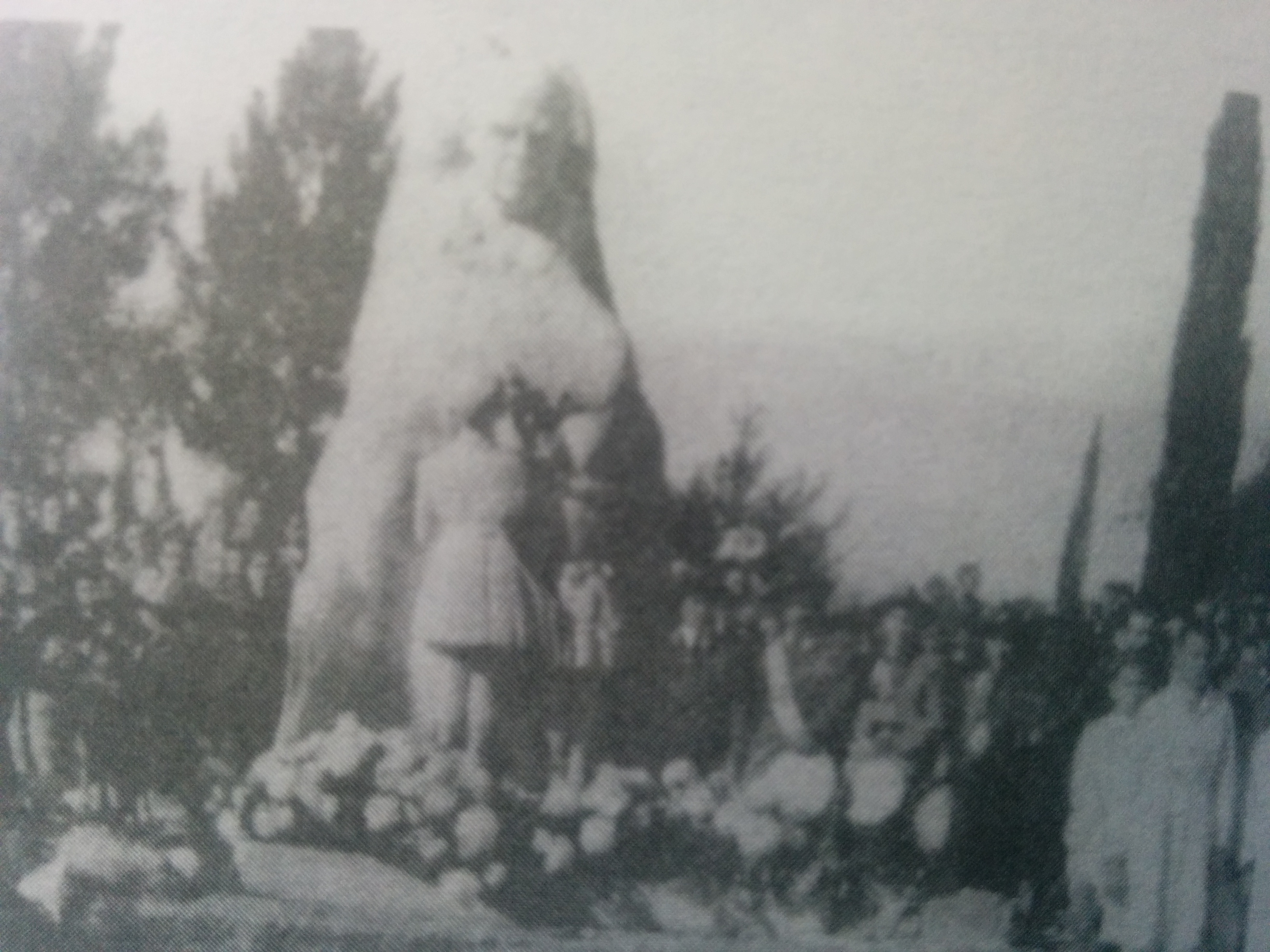 Monumento a Domingo Faustino Sarmiento, en la plaza 9 de Julio, inaugurado el 25 de mayo de 1944.
