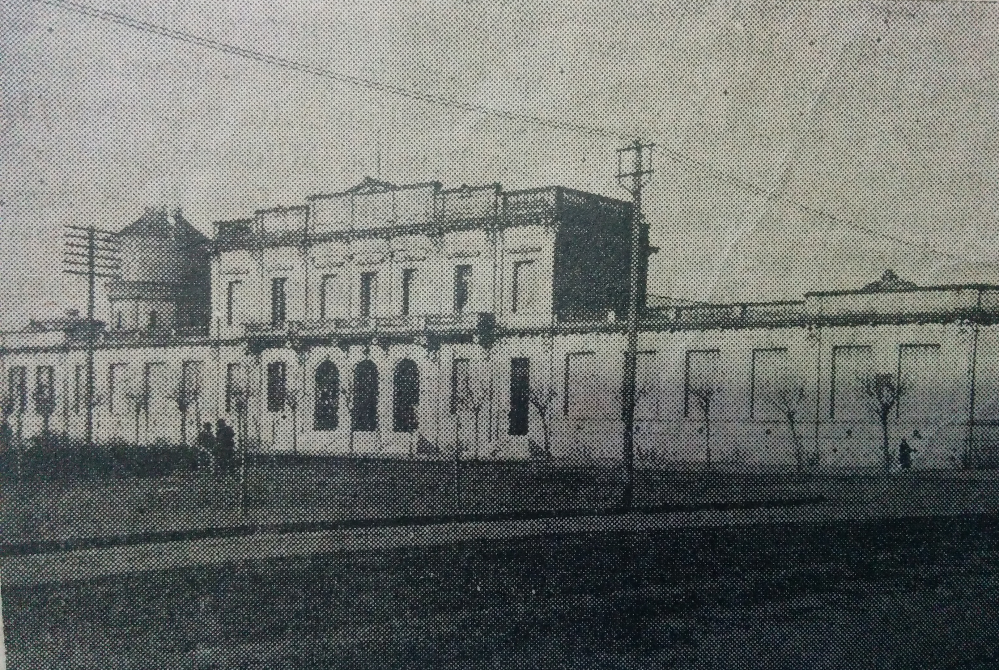 Escuela Normal de Chivilcoy, "Domingo Faustino Sarmiento", donde cursó sus estudios de magisterio, el Dr. Domingo Augusto Arizaga, recibiéndose de maestro normal nacional, en 1916.