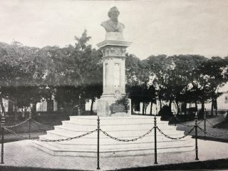 Monumento al General Bartolomé Mitre, en la plaza homónima, inaugurado el 22 de octubre de 1907.