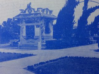 La plaza España de Chivilcoy, cuyas obras de restauración y embellecimiento, se inauguraron el 22 de octubre de 1940.