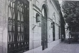 Fachada del Complejo Histórico Chivilcoy, fundado y organizado por Francisco Alberto Castagnino (1924-2007), e inaugurado el 5 de noviembre de 1983. El Complejo Histórico, tiene el nombre de "Adelina Dematti de Alaye", denominación impuesta, el 5 de junio de 2015.