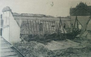 La querida capilla del Carmen, se derrumbó el 16 de octubre de 1945, después de casi medio siglo... Se había inaugurado, el 19 de julio de 1896.