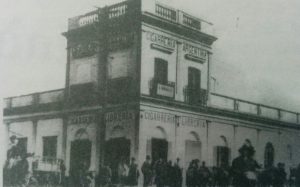 Fachada de la antigua "Cigarrería Argentina", en la intersección de las calles, 9 de Julio e Hipólito Yrigoyen.