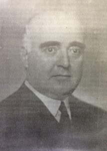 El caracterizado y prestigioso dirigente político y hombre público chivilcoyano, Dr. Alejandro Osvaldo Suárez, ex senador provincial, e intendente municipal de nuestra ciudad, entre los años 1920 y 1922. Había nacido, el 30 de octubre de 1892, y falleció a los 51 años de edad, el 6 de noviembre de 1943.