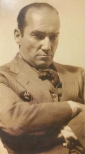 El gran pintor inglés, Stephen Robert Koek Koek (1887-1934), quien residió en nuestra ciudad de Chivilcoy, durante la década de 1920, dejando recuerdos imborrables, de su presencia artística y bohemia.