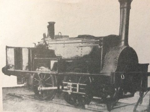 La inolvidable locomotora «La Porteña», cuyos lejanos orígenes, se remontan a su primer e histórico viaje, el 30 de agosto de 1857.