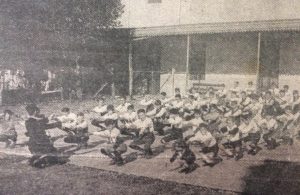 Colegio "Buen Consejo", de los sacerdotes agustinos, de la parroquia Nuestra Señora del Carmen. Clase de educación física, a cargo del profesor Lorenzo Viera, en la década de 1920.
