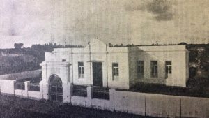 Fachada del antiguo edificio, donde funcionó, el recordado Hospital de Cirugía "General José Inocencio Arias", ubicado en la intersección de las calles Bolívar y Salta. En la actualidad, es la sede, del Museo Municipal de Artes Plásticas "Pompeo Boggio"; la Secretaría de Cultura, de la comuna, la Dirección de Educación y, el Archivo Literario Municipal.