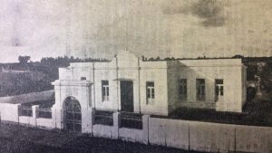 Fachada del antiguo edificio, donde funcionó, el recordado Hospital de Cirugía "General José Inocencio Arias", ubicado en la intersección de las calles Bolívar y Salta. En la actualidad, es la sede, del Museo Municipal de Artes Plásticas "Pompeo Boggio"; la Secretaría de Cultura, de la comuna, la Dirección de Educación y, el Archivo Literario Municipal. 