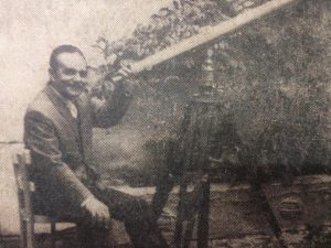 El maestro normal, Alcides O. Ferraro, un apasionado y estudioso cultor de la astronomía, que prosiguió los estudios, realizados por su padre, el maestro Don Vicente M. Ferraro. Fotografía, aparecida en las páginas, del matutino "La Voz de Chivilcoy", el 13 de diciembre de 1968. El diario, se hallaba bajo la dirección, del caracterizado y prestigioso periodista, escritor, poeta y docente, Diego Bernabé Rositto, que realizó la interesante nota, acerca del Alcides Ferraro, y la posibilidad de instalación, de un futuro observatorio astronómico, aquí, en nuestra ciudad.