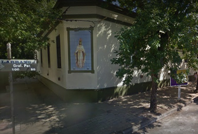 Mural de la Virgen, en la intersección de las calles, Necochea y General Paz, inaugurado en 1982, cuando se conmemoró el glorioso centenario del Colegio Nuestra Señora de la Misericordia.