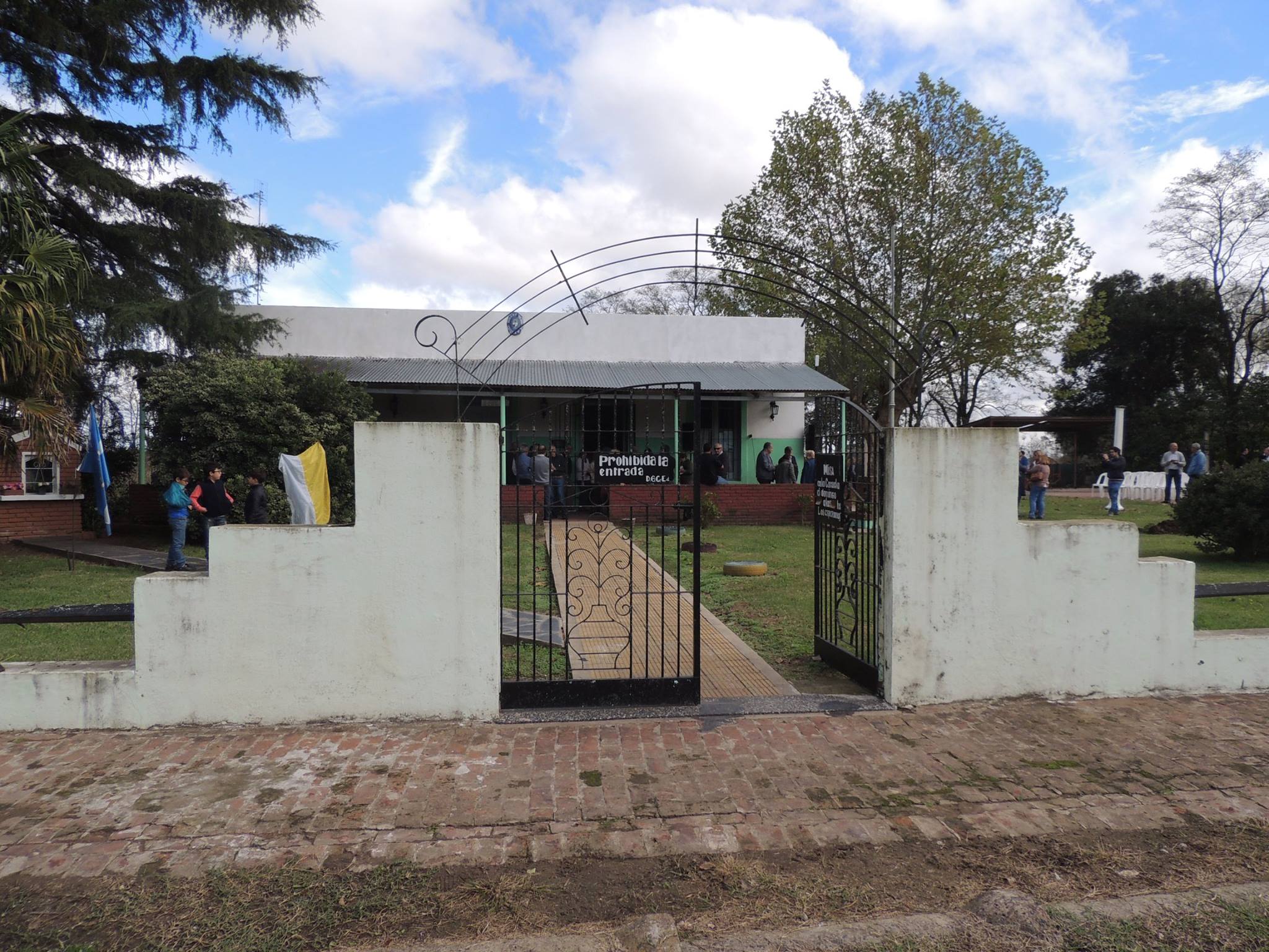 La clausura de las Escuelas primarias, Nros. 16 “Esteban Echeverría” y 26 “Paula Albarracín” , del partido de Chivilcoy (2018).