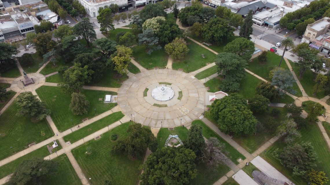 La Historia de la Plaza 25 de Mayo