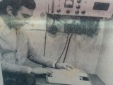 Luis D. Borré, con la teletipo de la radio (Año 1976)