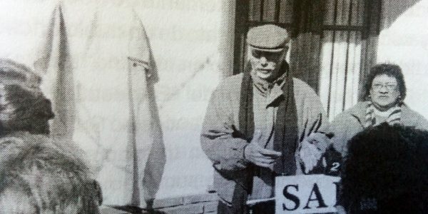 Recordación de la visita de Jorge Luis Borges a Chivilcoy, en 1951, frente a la propiedad de la familia Serio, en la intersección de las calles La Madrid y General Paz. (24 de agosto de 2013).