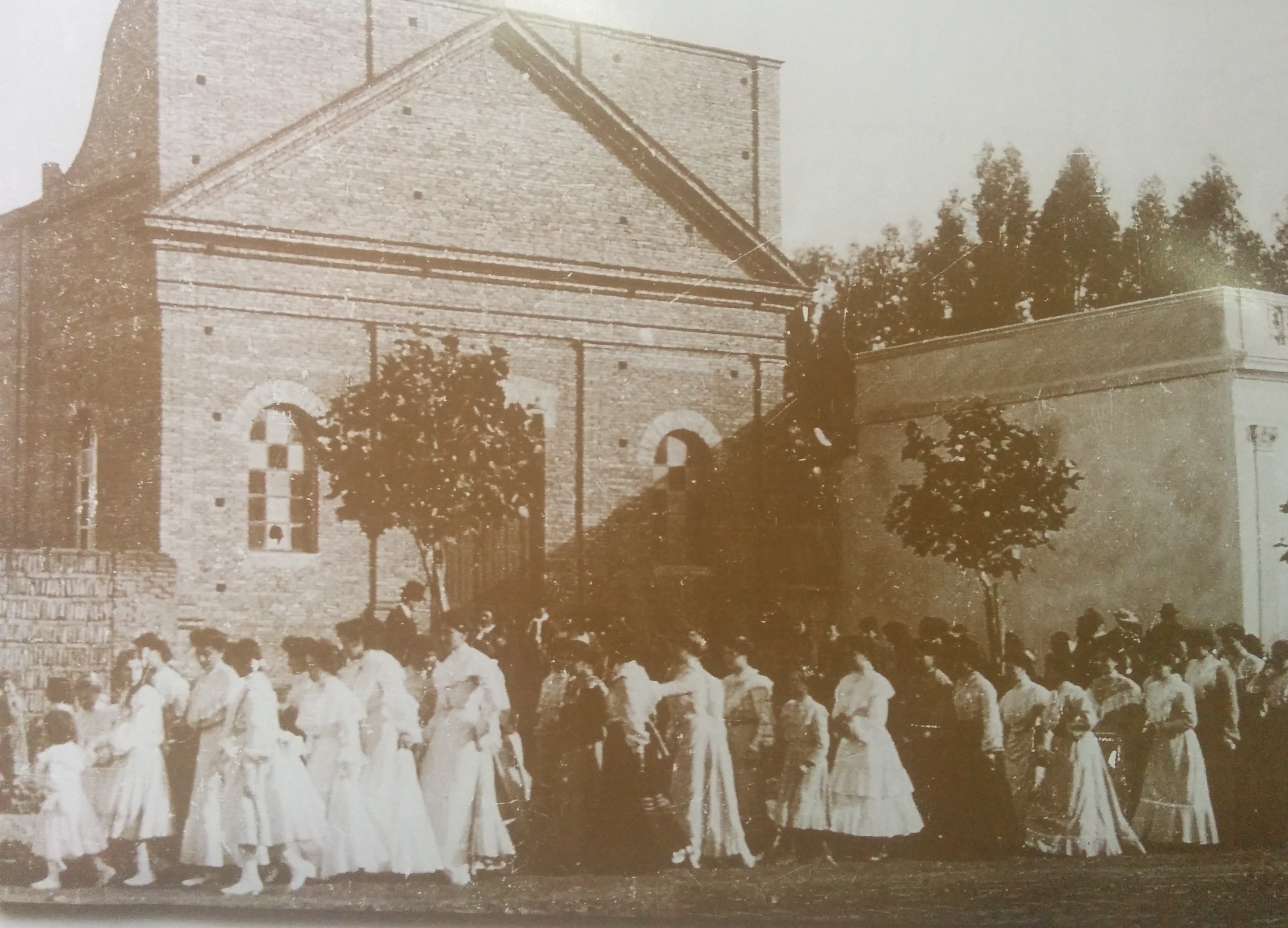 Antigua Capilla, en honor de la Virgen Nuestra Señora del Carmen, inaugurada el 19 de julio de 1896, y declarada Parroquia Nuestra Señora del Carmen, el 16 de julio de 1937.