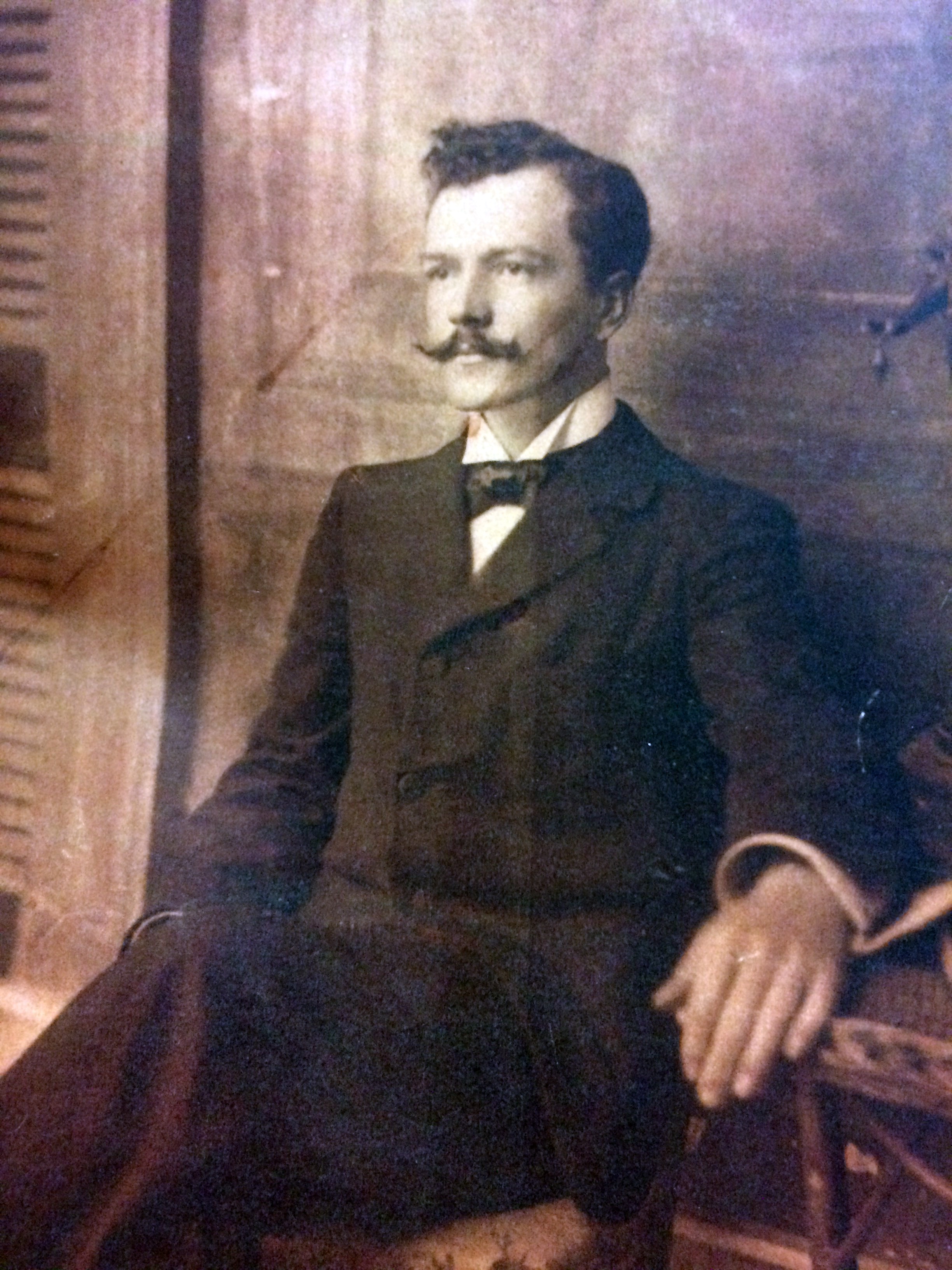 Los 115 años de la trágica muerte del poeta Carlos Ortiz