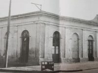 La esquina, de las calles Belgrano y Deán Funes, donde cantó, Carlos Gardel, por vez primera, el 6 de abril de 1912. Allí, se hallaba instalado el Café, «La Copita de Plata», o «La Tacita de Plata». Después, en ese mismo lugar, funcionaron los bares: «Los Vasquitos» y, «El Chimango»; este último, de Don José Piedegrosso, durante la década de 1960.
