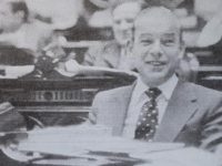 El Dr. Falabella, en su banca de diputado, en el Congreso de la Nación, cuando ocupó, dicho cargo legislativo, entre los años 1973 y 1976.