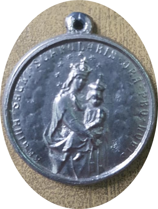 Una medalla y una estampa evocativas, de la festividad del Carmen, de 1946