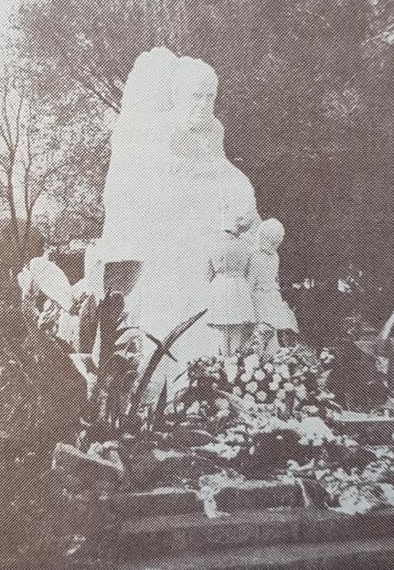 Los 80 años, del monumento a Sarmiento, en la plaza 9 de Julio, de Chivilcoy