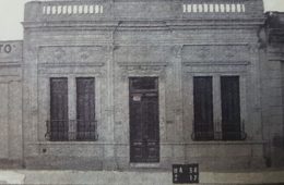 Fachada del edificio, de la antigua y tradicional pensión de la familia Varzillio, donde residió Julio Cortázar, entre los años 1939 y 1944, ubicada sobre la calle Pellegrini Nº 195.