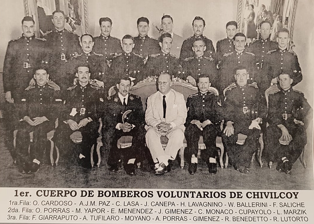Una fotografía desconocida, del cuerpo de Bomberos Voluntarios, de Chivilcoy, en la década de 1950…