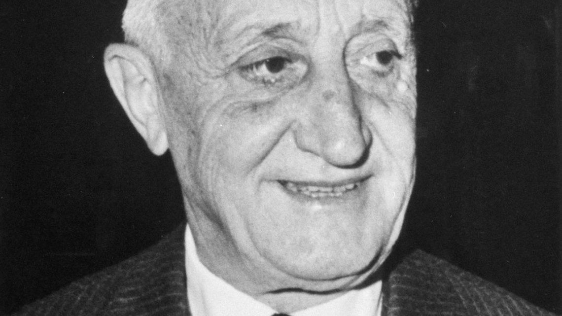 Las fuerzas armadas, derrocaron al gobierno constitucional del Dr. Arturo Umberto Illia, quien había asumido la primera magistratura del país, el 12 de octubre de 1963.