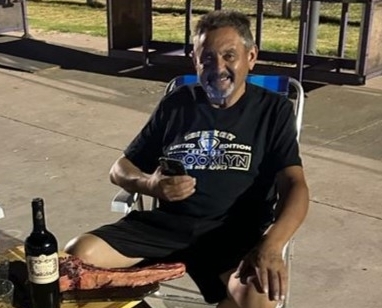 Se fue un mozo y hoy falta una bandeja…